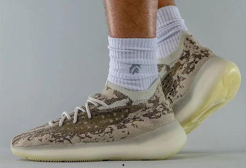 yeezy最新爆料,潮流鞋王再掀狂潮,神秘新品即将亮相 第1张 yeezy最新爆料,潮流鞋王再掀狂潮,神秘新品即将亮相 第1张