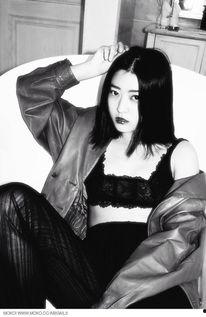 美女缶在线观看,网络红人魅力四溢，在线观看热潮席卷而来  第2张