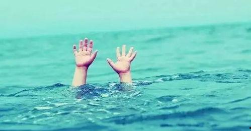 热点爆料小女孩溺水视频,悲剧瞬间！小女孩溺水事件引发社会关注  第2张