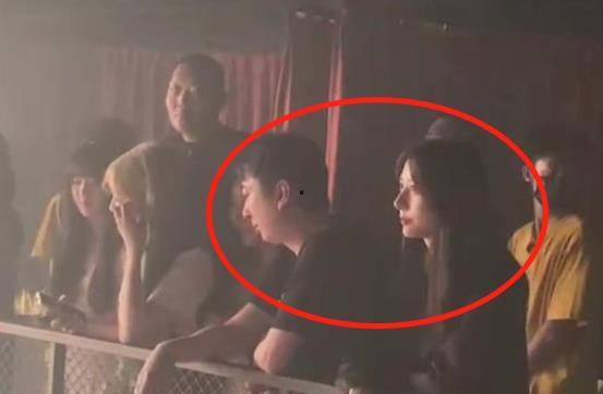 快手网红苏苏送外卖吃瓜,快手网红的日常趣味生活